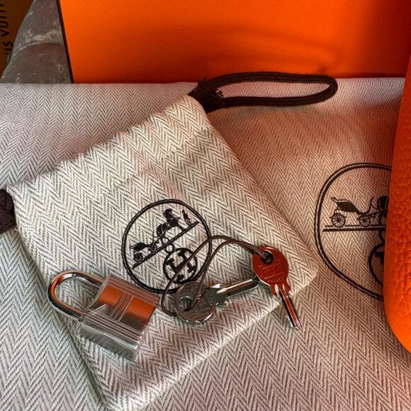 NEW 2024 Hermes Picotin Lock 18 Clemence Bull Calf Skin Orange Bag - Picture 13 of 15